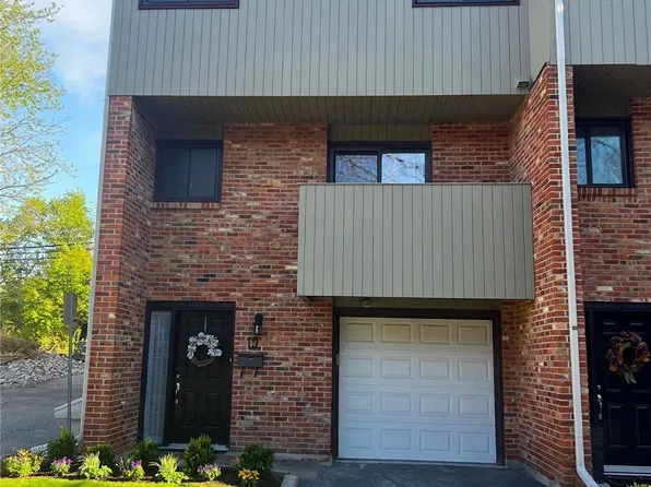 50 Greenbank Rd #15, Ottawa, ON K2H 8R3