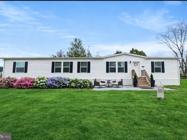 1017 Sunhigh Dr, West Chester, PA 19380