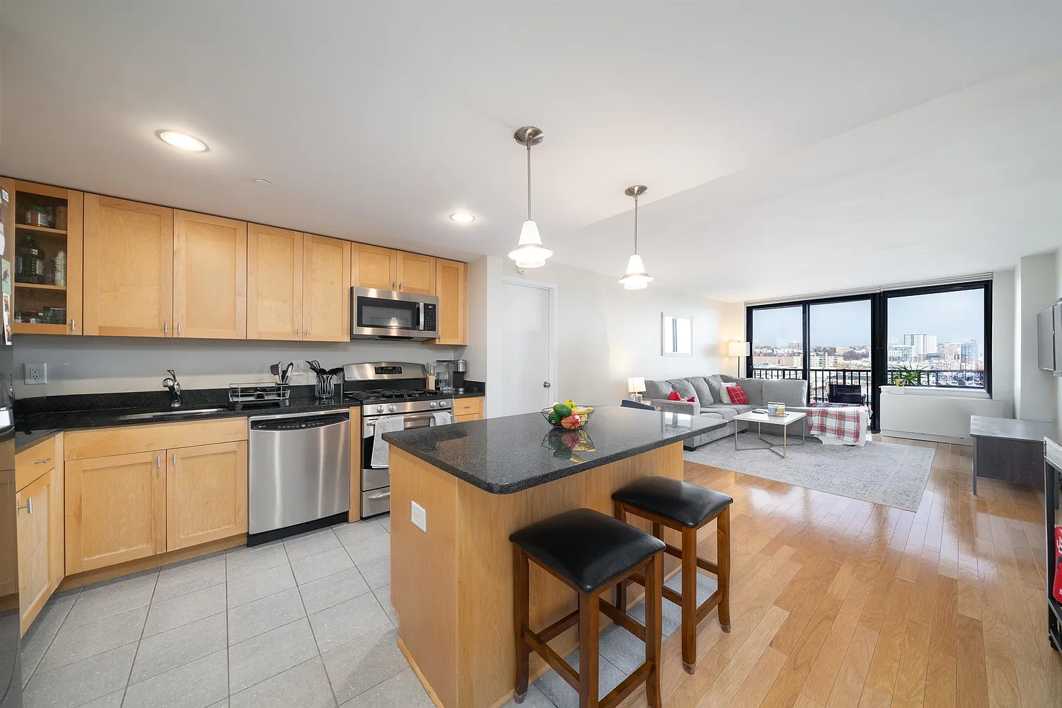 700 Grove St APT 11R photo 1