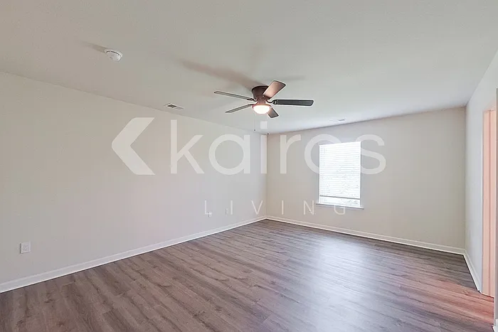1103 Freedom Pkwy — Photo 9