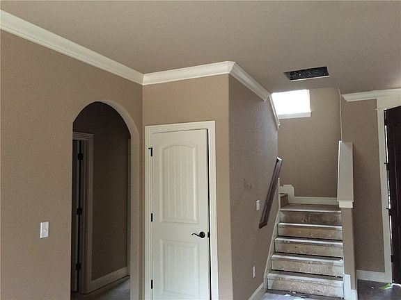 4th image of 23 Newhaven Ln