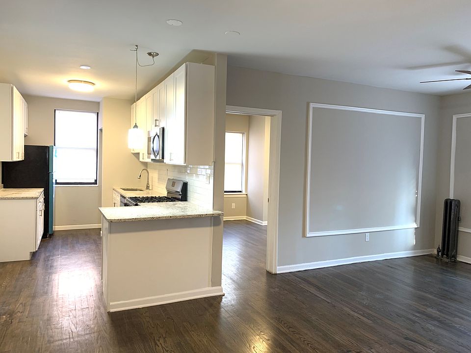 1st image of 3605 S King Dr APT 2B