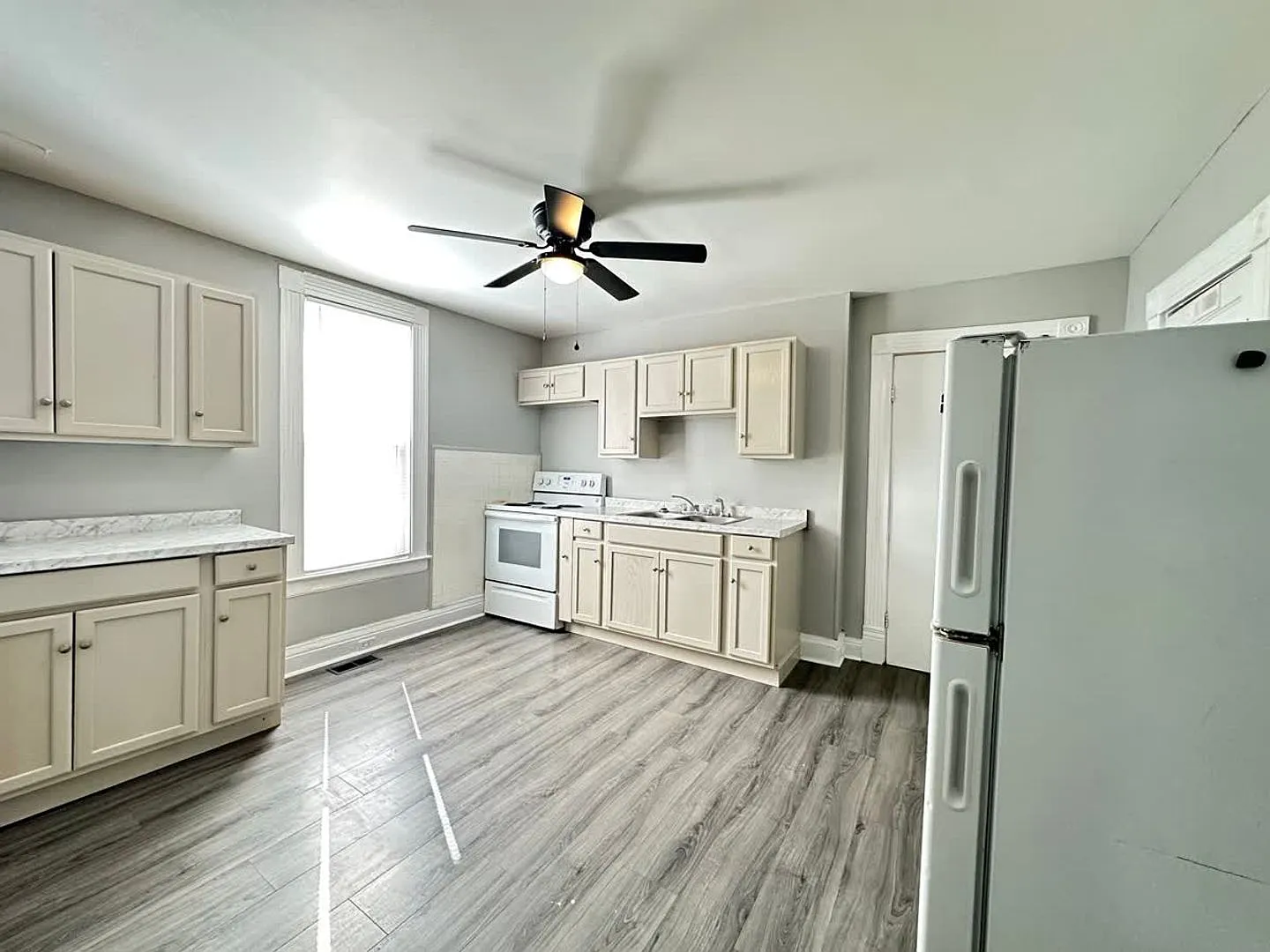 2-Bed/1-Bath | Lexington Home for Rent | 252 E Loudon Ave — Photo 3
