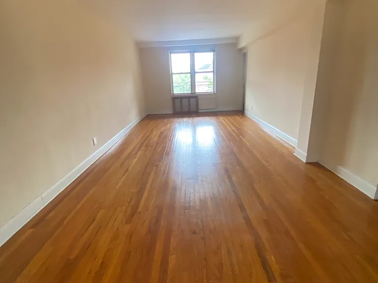 67-67 Burns St #3K — Photo 1