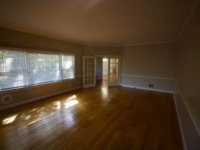 1502 Electric Rd SW — Photo 3