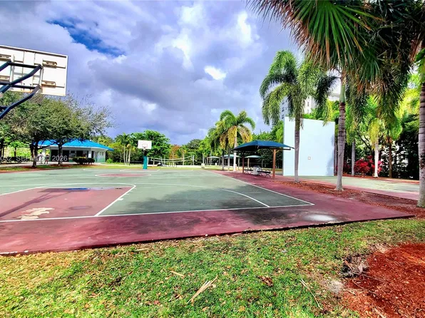605 Oaks Dr APT 601, Pompano Beach, FL 33069