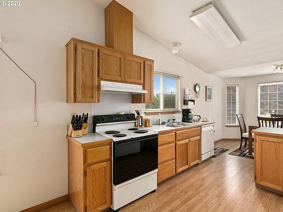 3rd image of 13412 NE 93rd Cir