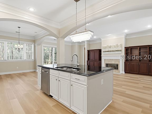 5th image of 184 Hampton Hall Blvd