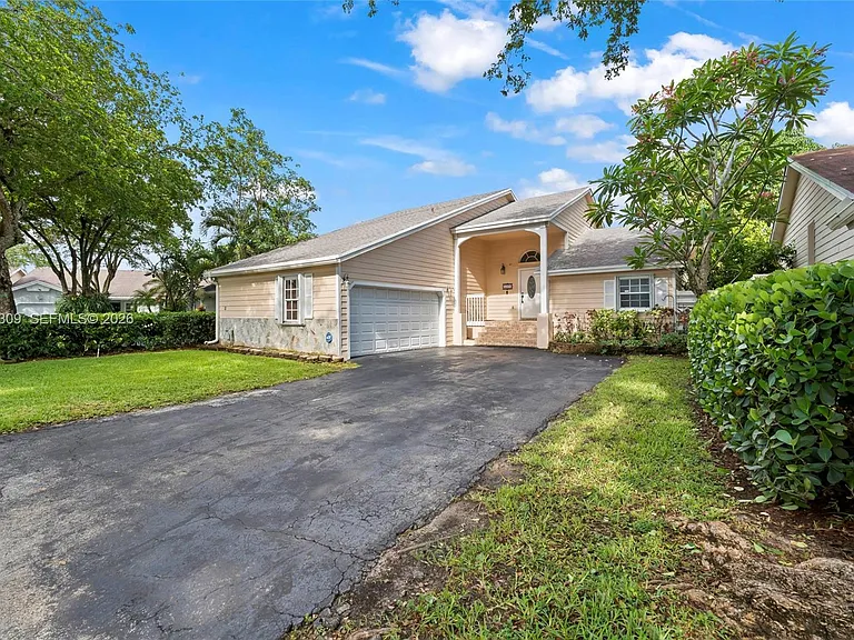 15026 SW 141st Ct — Photo 2