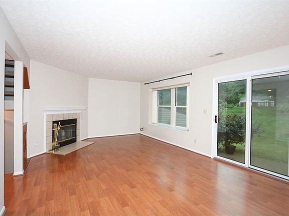 3rd image of 7066 Sweetwater Dr