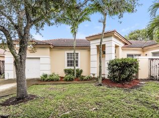 9052 SW 214th St, Cutler Bay, FL 33189