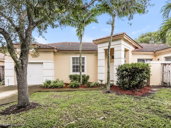 9052 SW 214th St, Cutler Bay, FL 33189