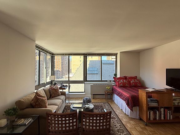 4th image of 1500 Lexington Ave APT 11A