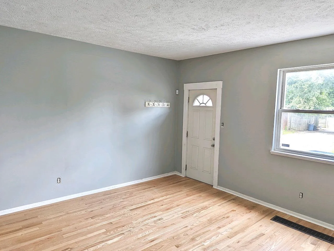 3211 Parkview Avenue — Photo 3