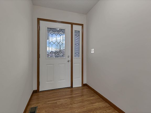 5th image of 453 Bren Dr