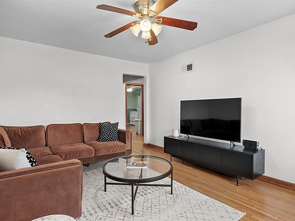 5th image of 5605 Lansdowne Ave