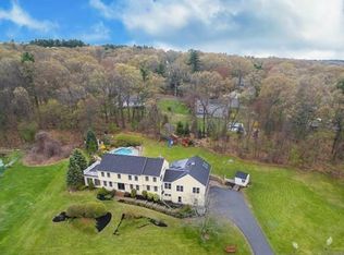 8 Sturbridge Dr, Chelmsford, MA 01824