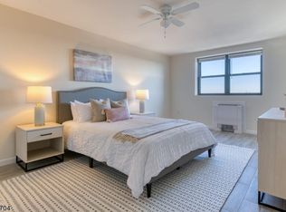 121 S Munn Ave, East Orange, NJ 07018