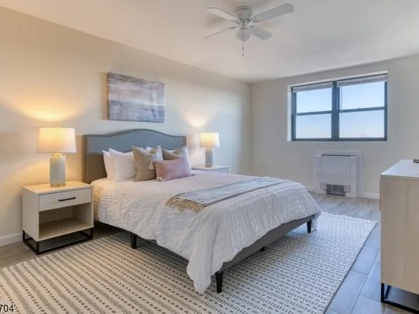 121 S Munn Ave, East Orange, NJ 07018