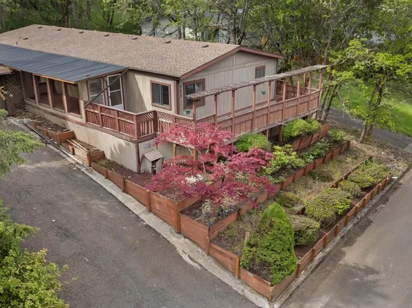 313 NE Kirby Ave, Roseburg, OR 97470