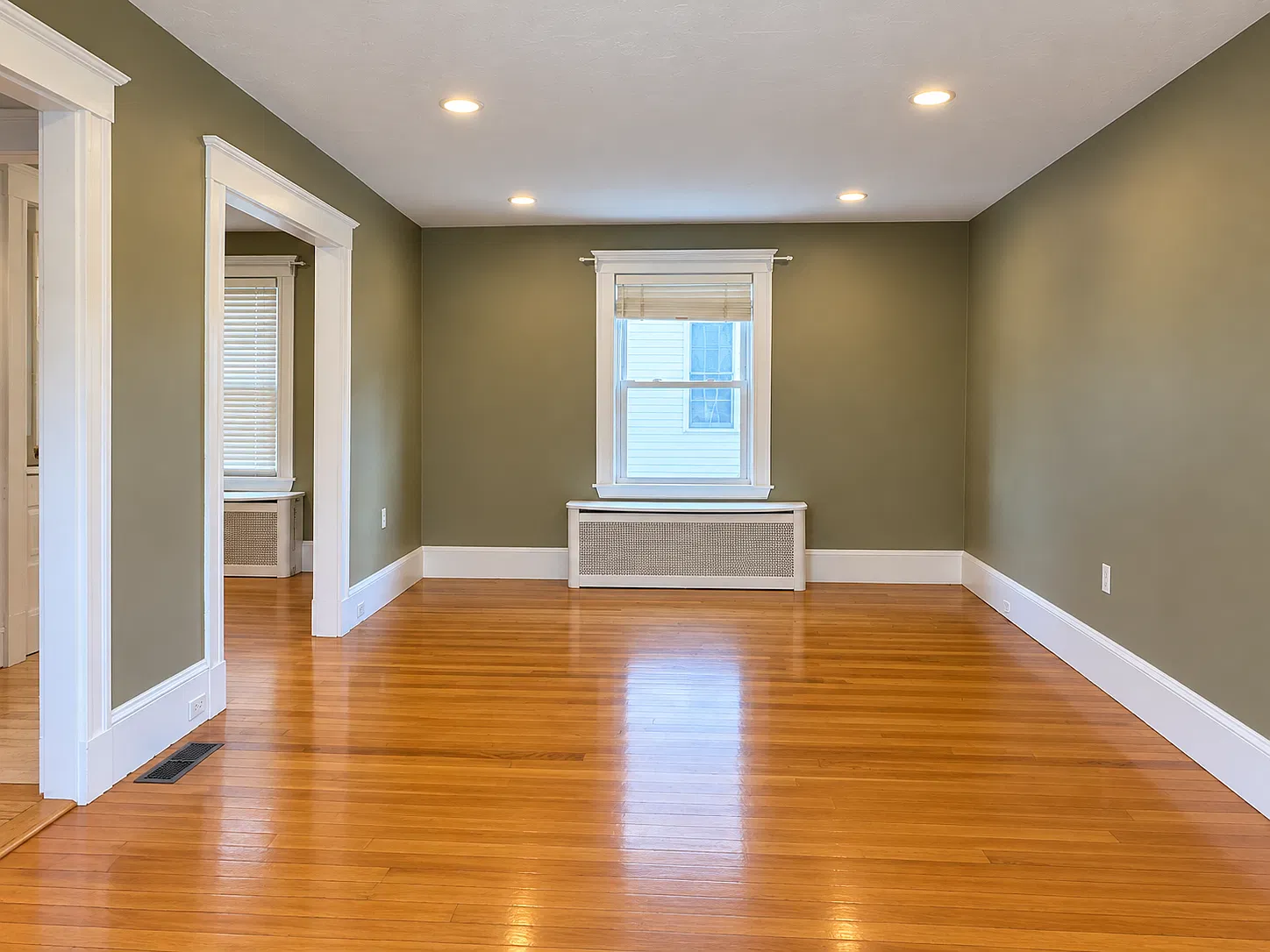 3 bed, 1.5 bath, 1784 sqft, $3,800 — Photo 4