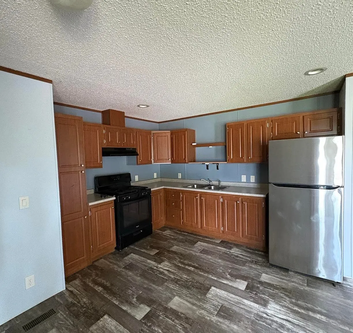 3 bed, 2.0 bath, $800 — Photo 1