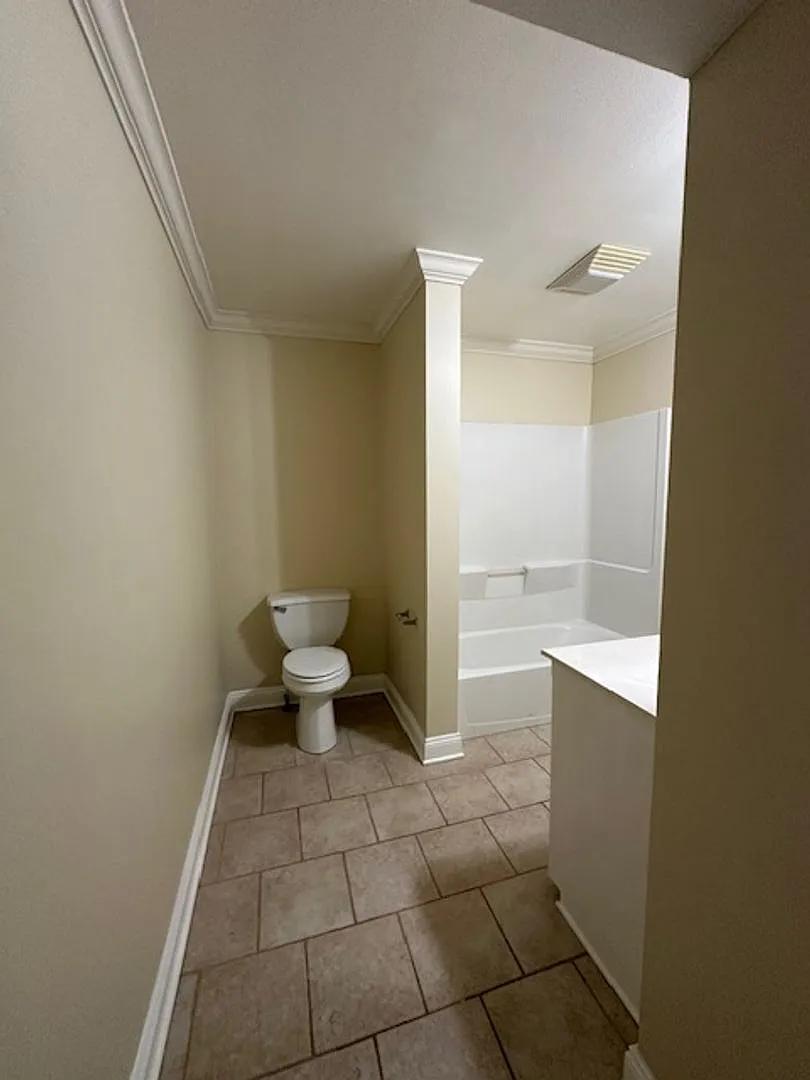 1BR 1BA 3rd Street Downtown — Photo 4