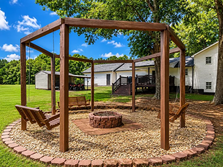483 Whispering Oaks Dr — Photo 4