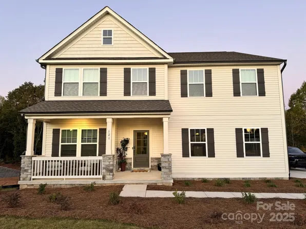 121 Tangle River Dr, Statesville, NC 28677