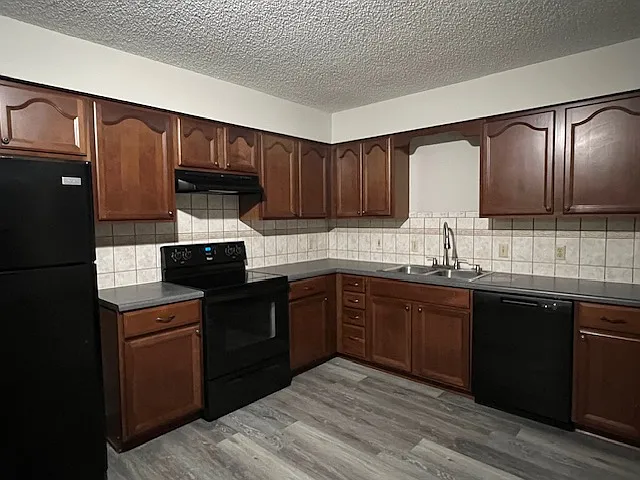 Newer Appliances and updated faucet in Kitchen