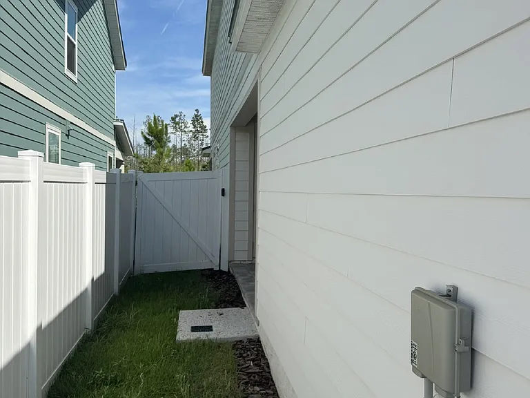 236 Hawthorn Park Cir — Photo 4