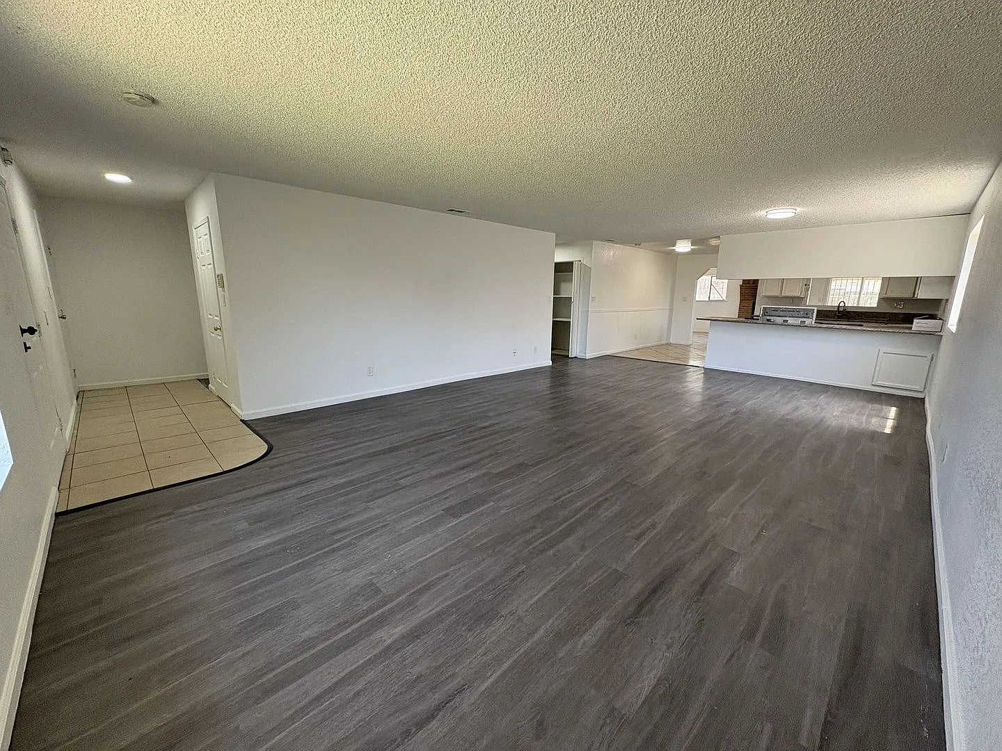 Large Living Area, rear yard has RV Access! — Photo 3