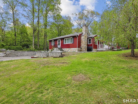 3rd image of 286 Moose Hill Road