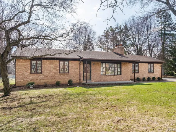 37715 Saint Martins St, Livonia, MI 48152