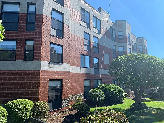 35 Vine St #303
