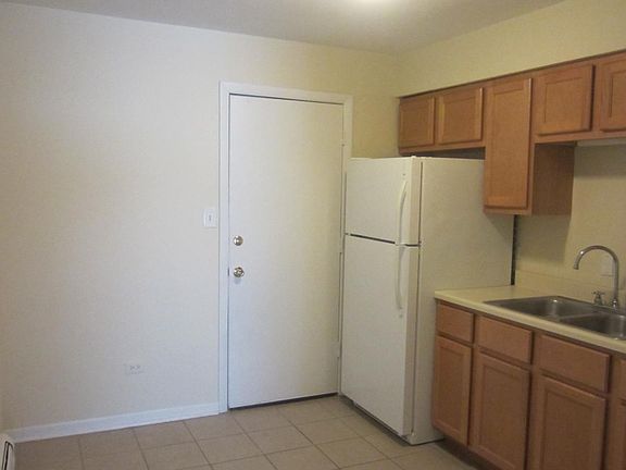 5th image of 10094 Holly Ln