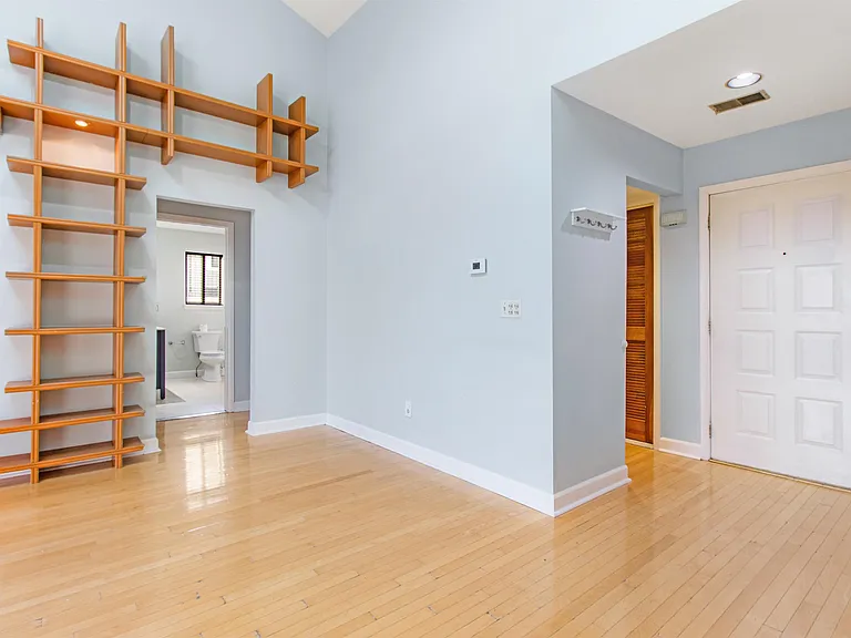 33 Green Valley Ct #33 — Photo 8