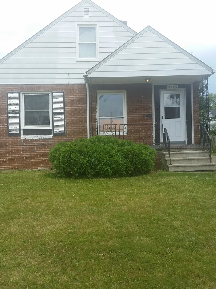 3965 E 176th St photo 1