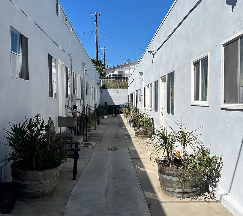 819 S Palos Verdes St #E1