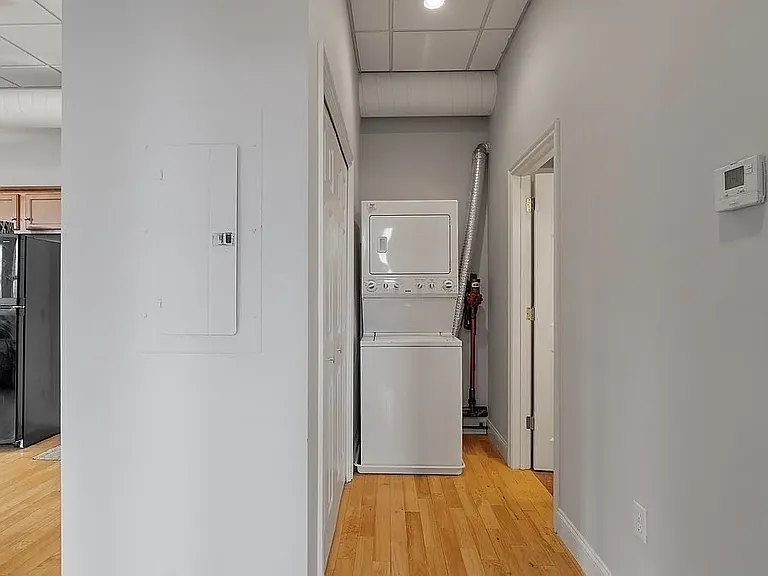 22 Washington St — Photo 15