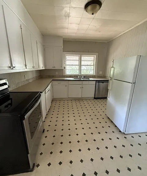 642 Carla St — Photo 8