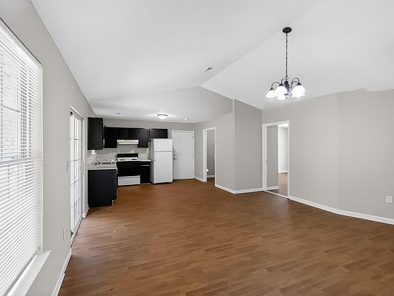 4th image of 1880 Tamara Way