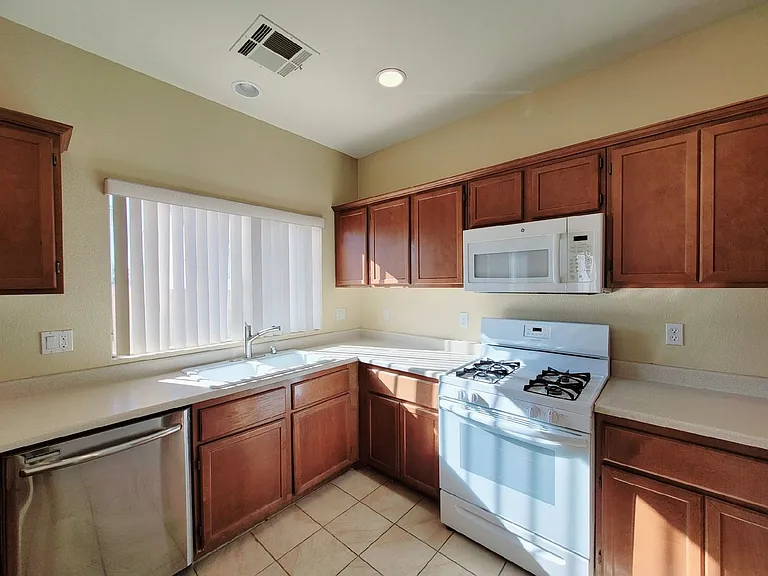 1013 Shades End Ave — Photo 13