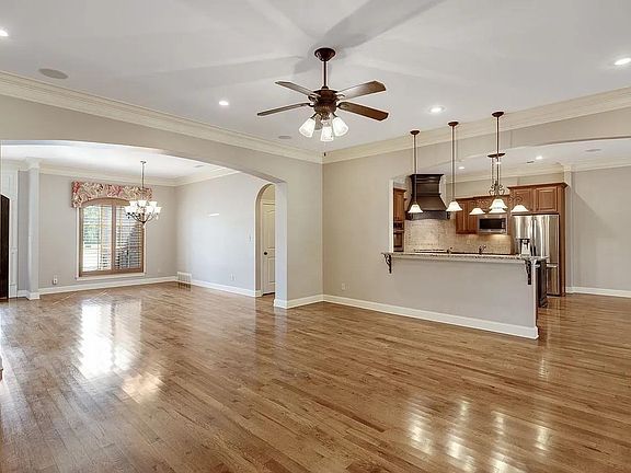 3rd image of 210 Hidden Grove Ct