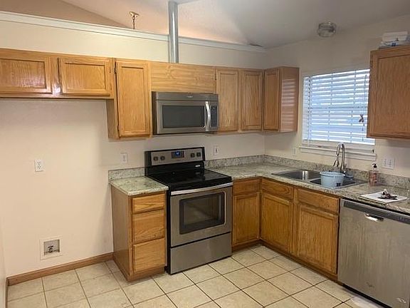 2nd image of 2505 Ravenswood
