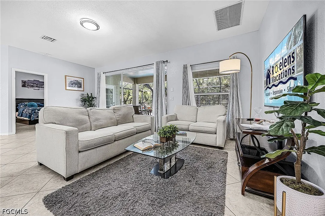 3 bed, 2.0 bath, 1864 sqft, $2,700 — Photo 3