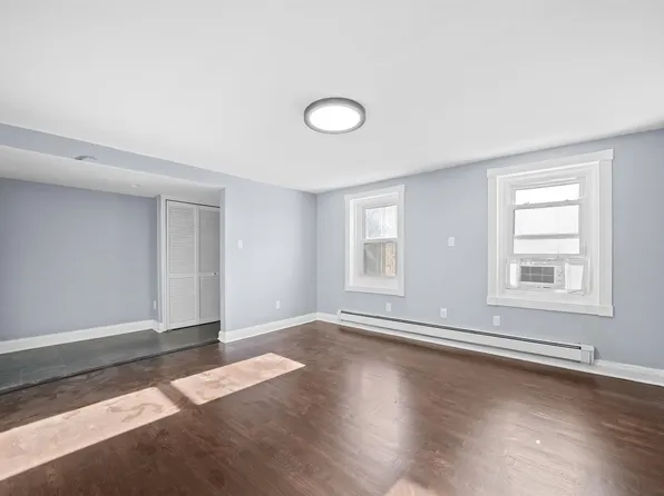 211 New York Avenue image 6 of 37