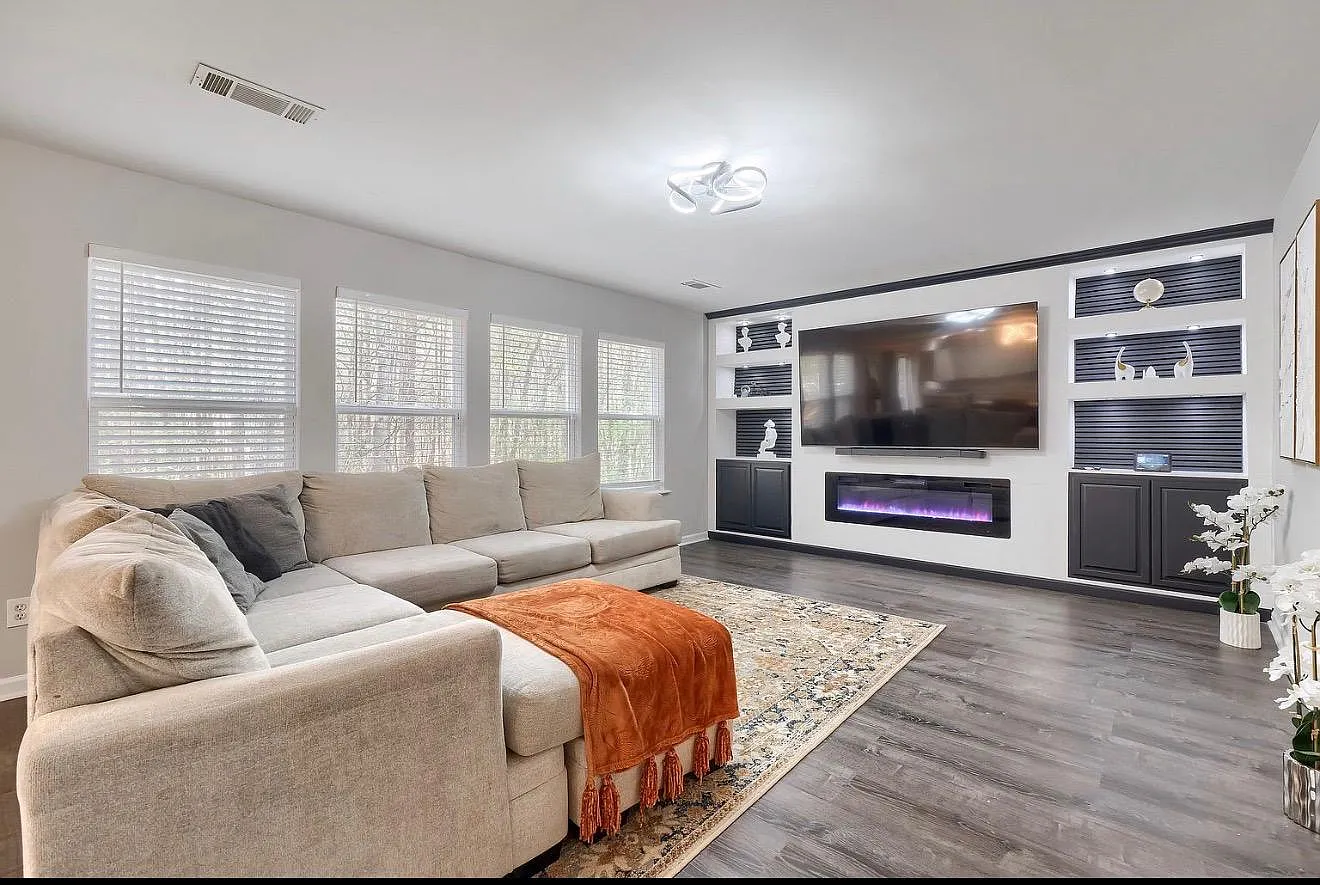 3 bed, 2.5 bath, 2476 sqft, $2,475 — Photo 4