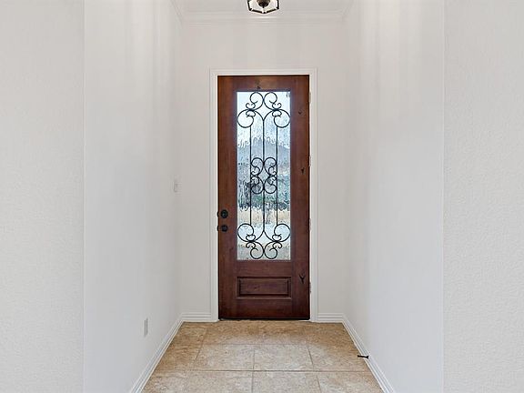 4th image of 1601 Eastbrook Dr