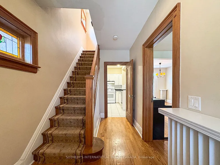 48 Lawrence Ave W — Photo 4